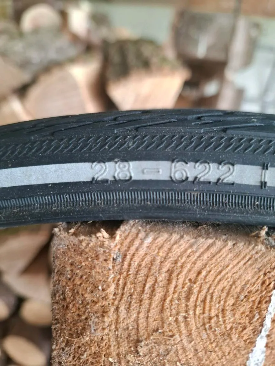 2 x bicycle tyres - Image 3