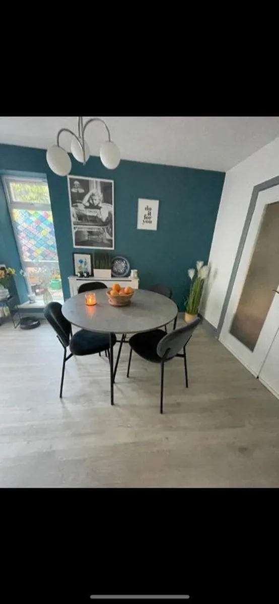 grey round table & 4 chairs - Image 2