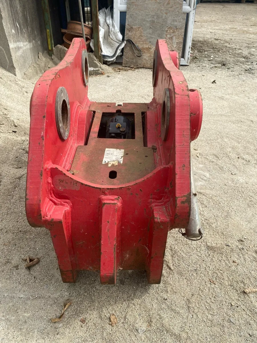 Quickly 2000 standard loader, bucket and Dung fork - Image 3