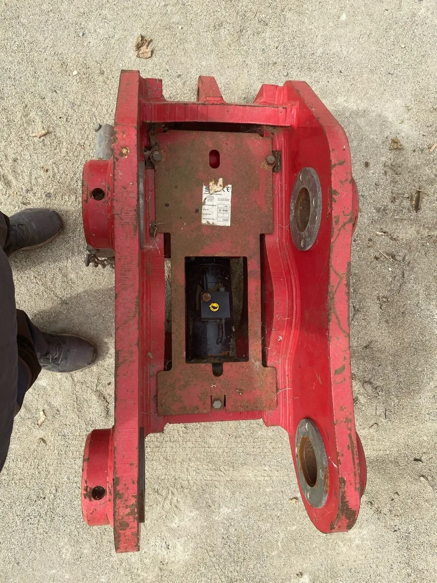 Quickly 2000 standard loader, bucket and Dung fork - Image 4