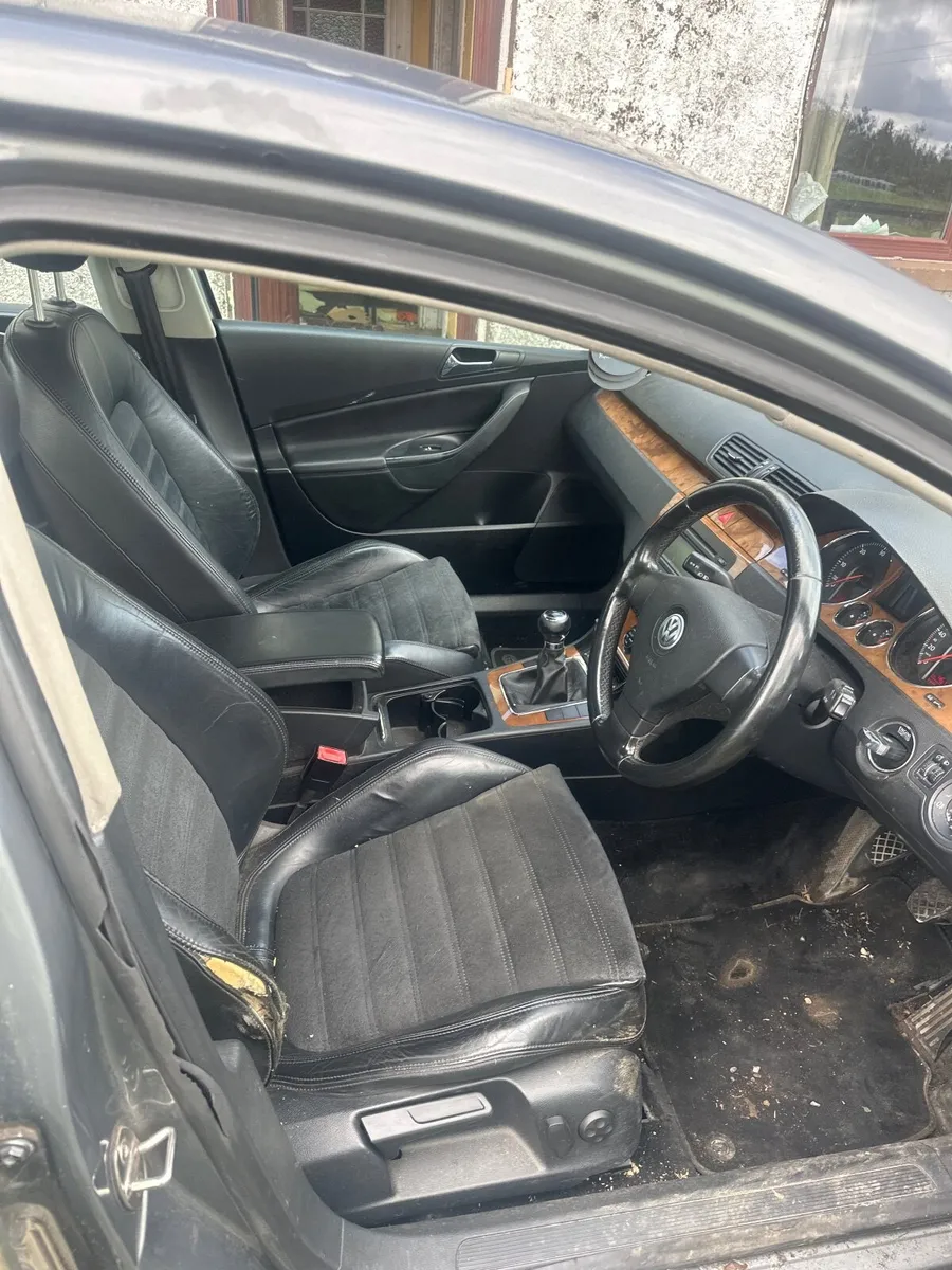 Volkswagen Passat 2006 - Image 2