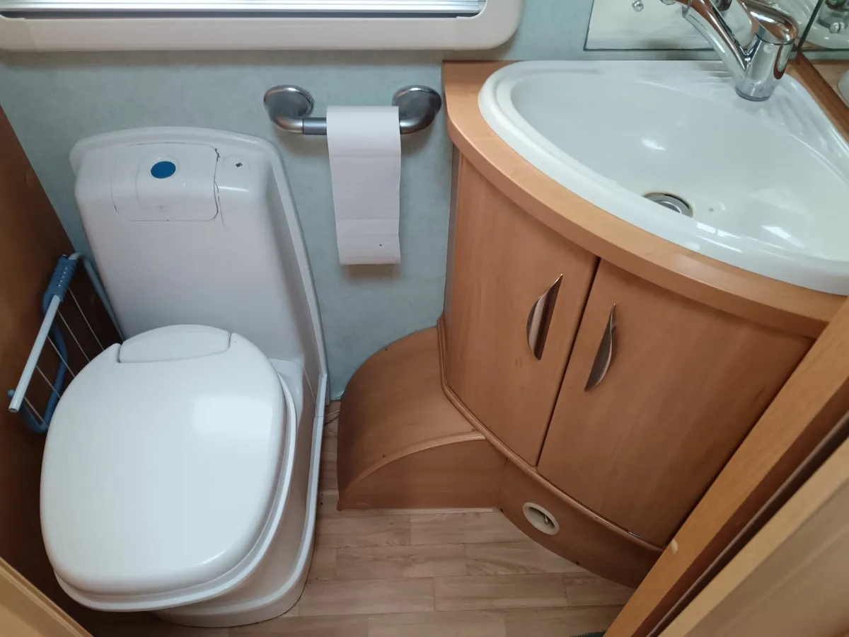 2004 *Island bed*Swift Conquerer Lux Caravan - Image 3