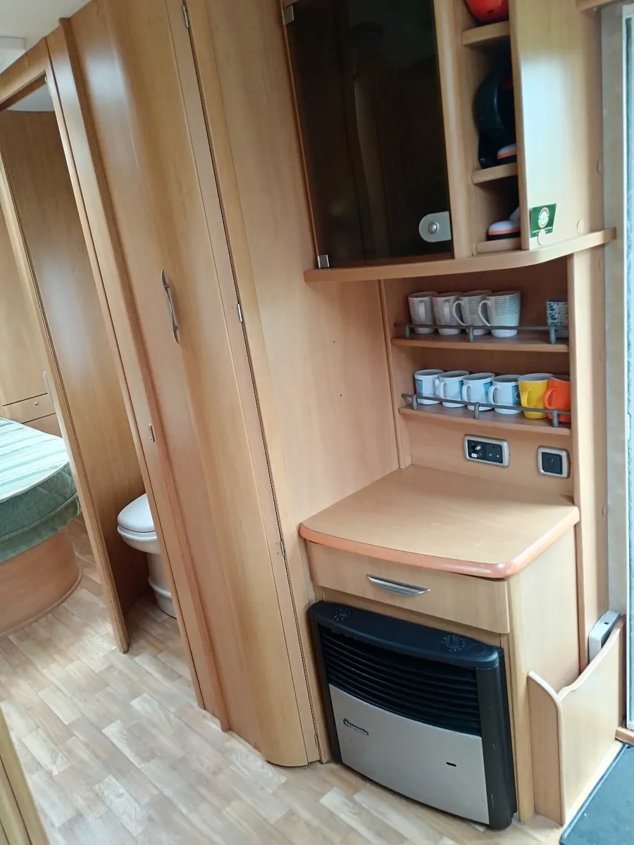 2004 *Island bed*Swift Conquerer Lux Caravan - Image 4