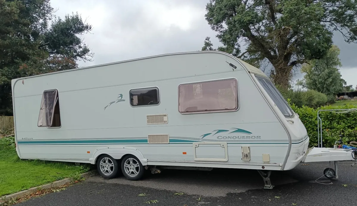 2004 *Island bed*Swift Conquerer Lux Caravan - Image 1