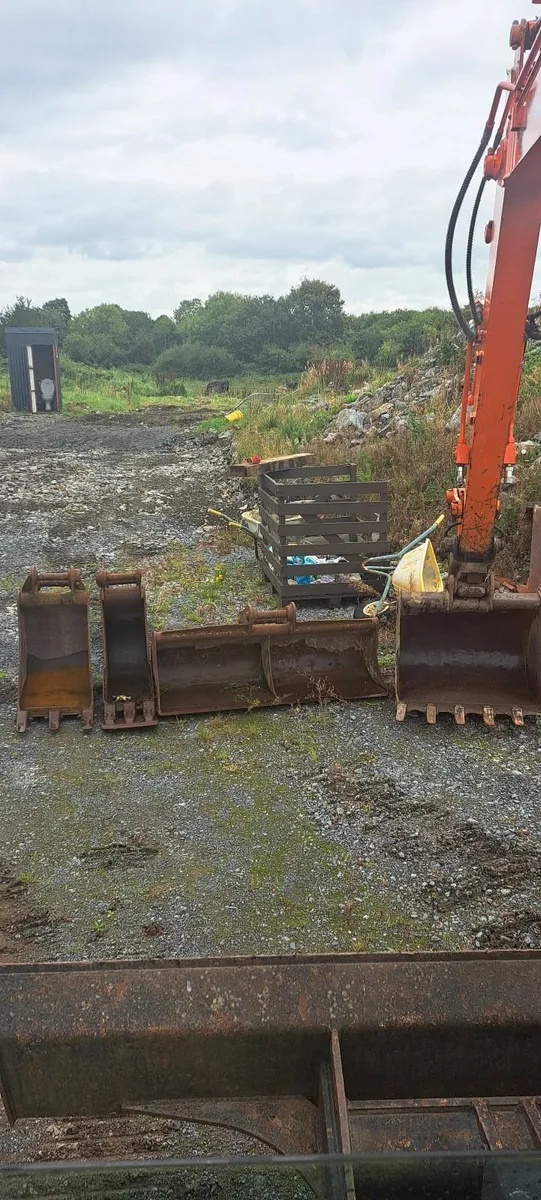Hitachi 8.5 Ton Digger - Image 2