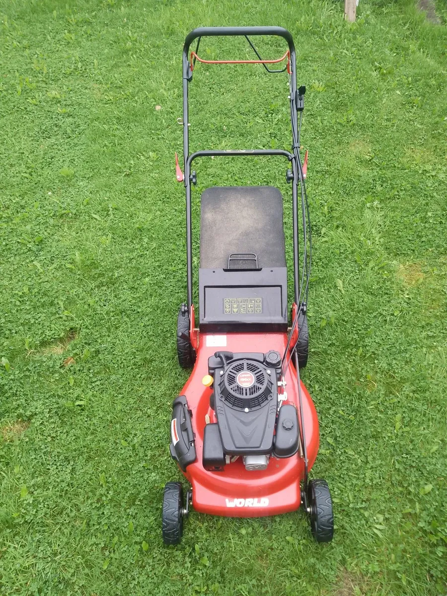 Lawnmower - Like New - Image 3