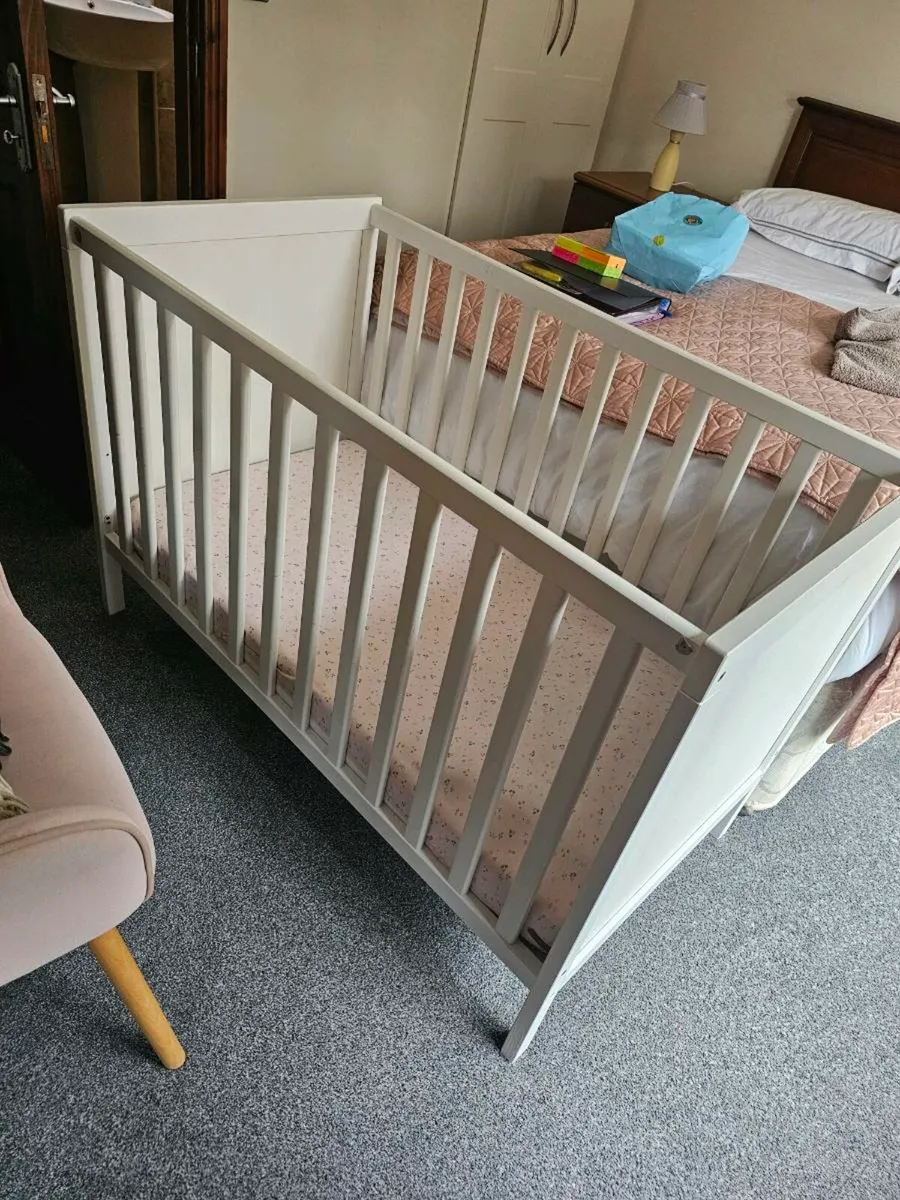 Baby cot - Image 1