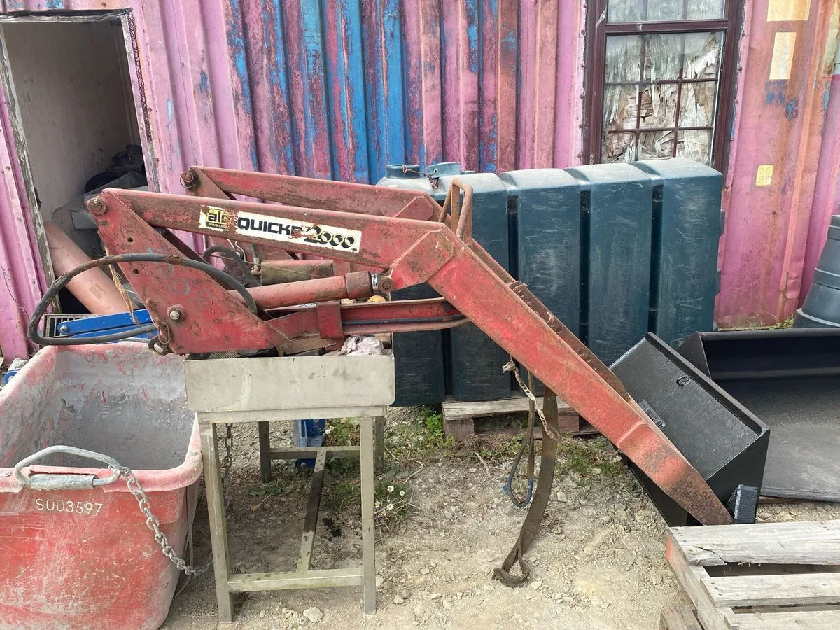 Quickly 2000 standard loader, bucket and Dung fork - Image 2