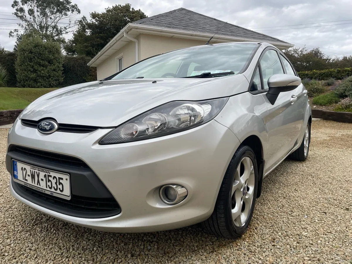 2012 Ford Fiesta Titanium - Image 2