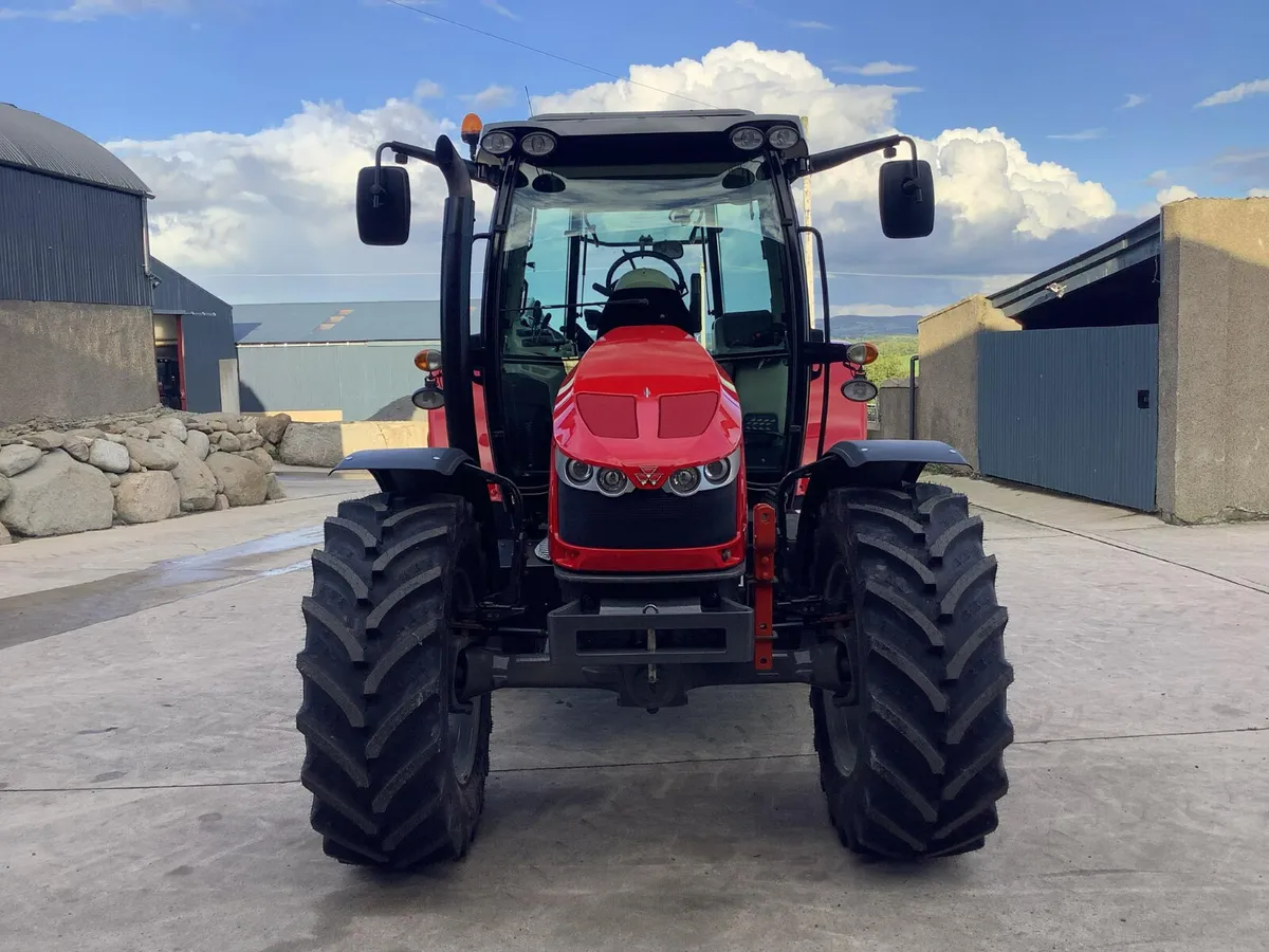 2014 MF 5612 - Image 3