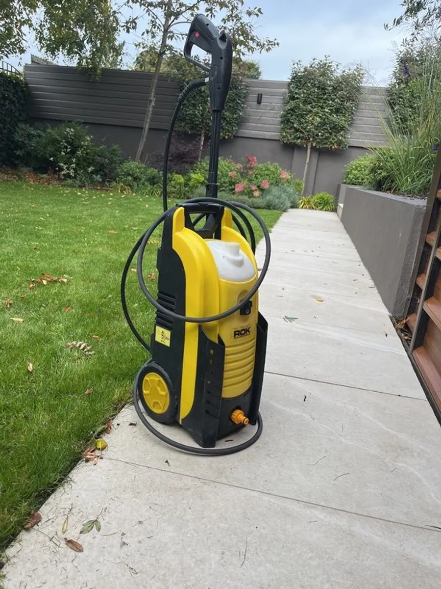 Patio pressure washer