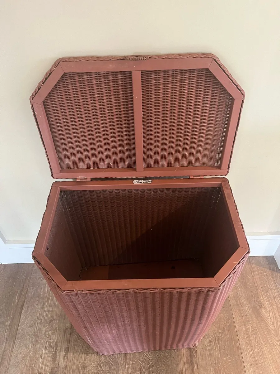Vintage 1950s Lloyd Loom Wicker Laundry Basket - Image 4