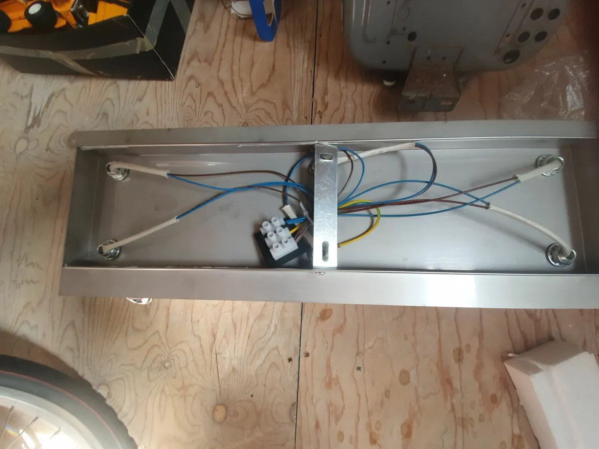 Light fitting - Image 2