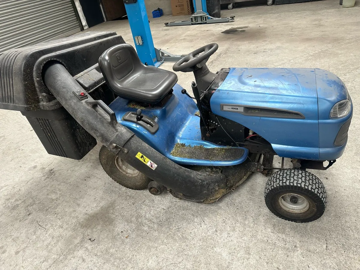 Ride on lawnmower - Image 1