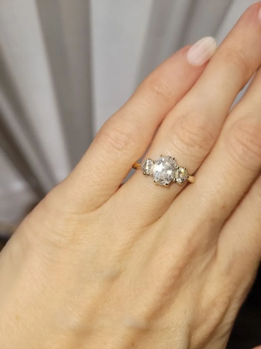 Woman's Ring - Image 1