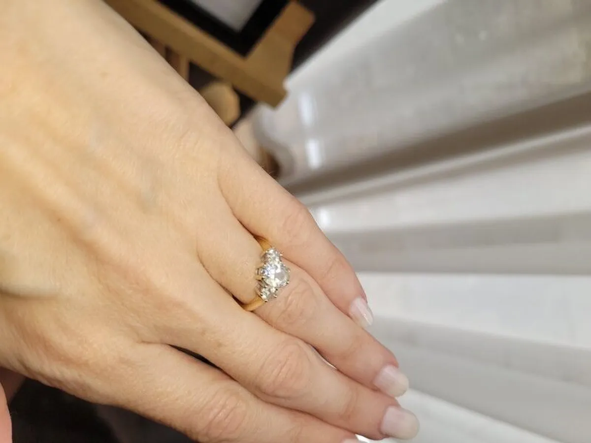 Woman's Ring - Image 2