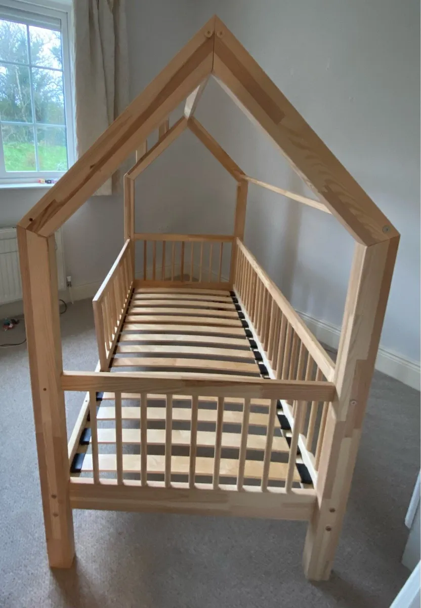 Bed - Image 1