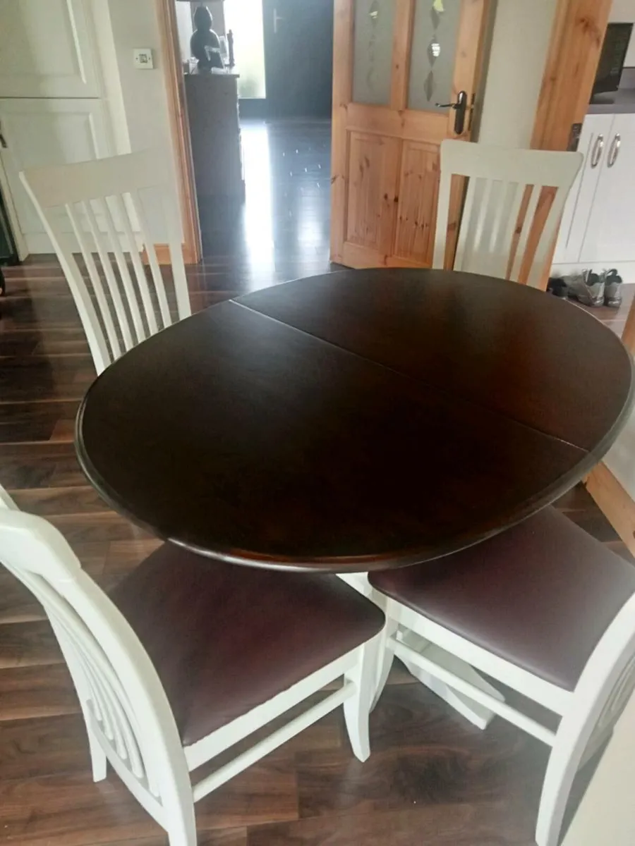 Kitchen table and chairs - Image 2