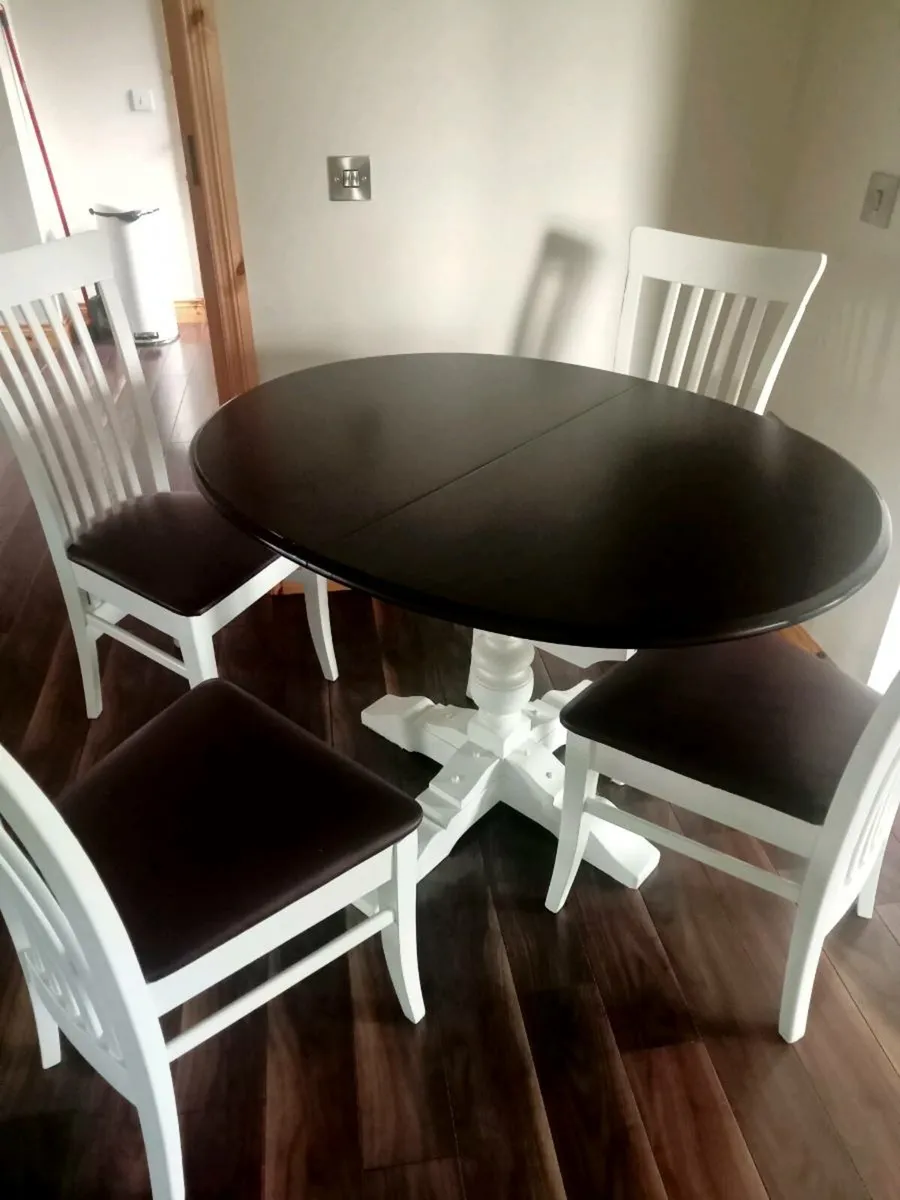 Kitchen table and chairs - Image 3