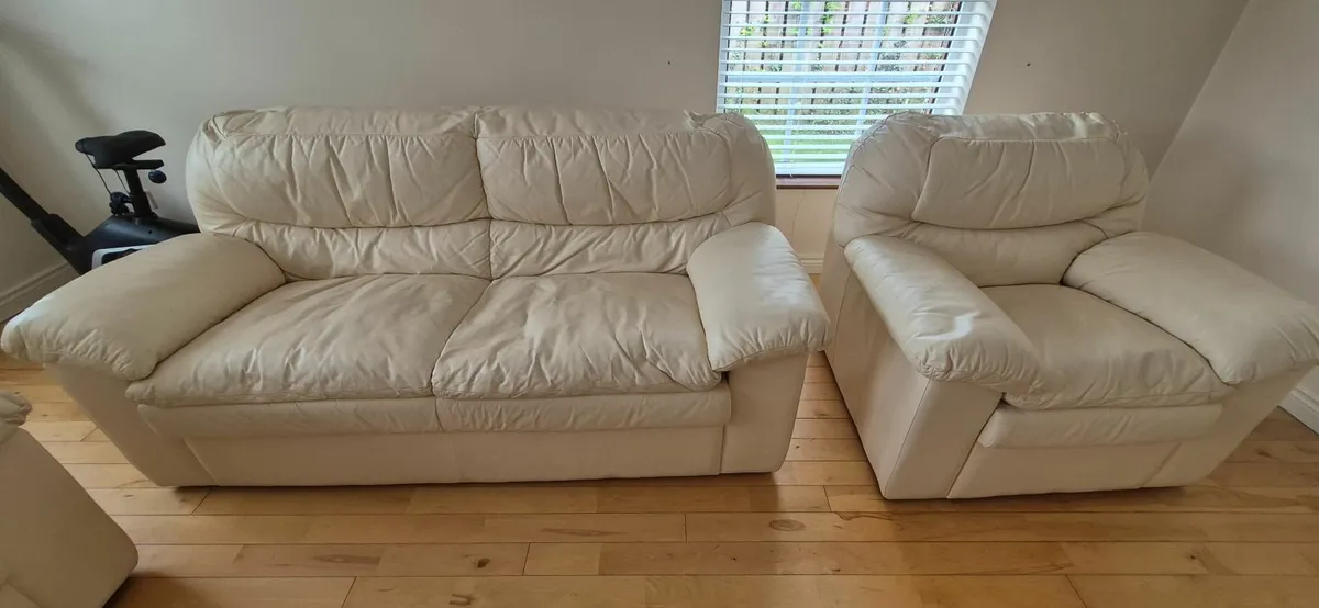 Leather suite. - Image 1