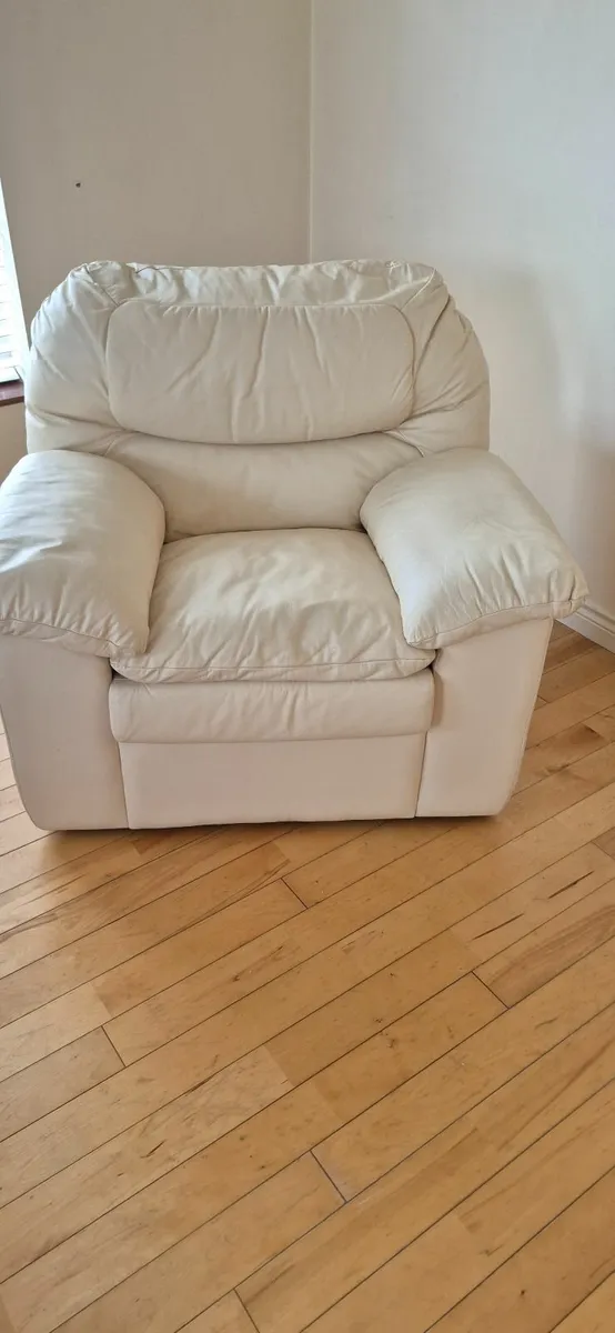 Leather suite. - Image 4