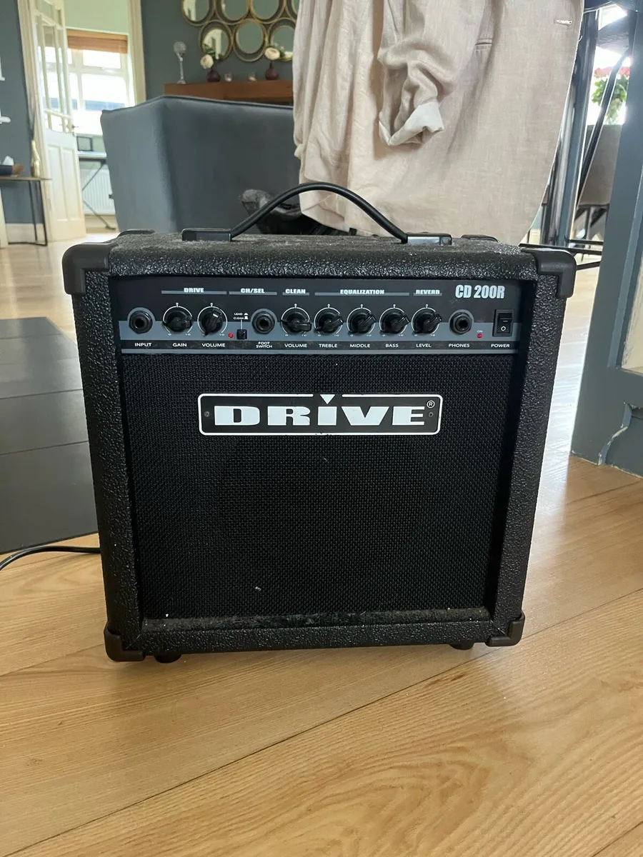 DRIVE portable amplifier , with gutair cable. - Image 1