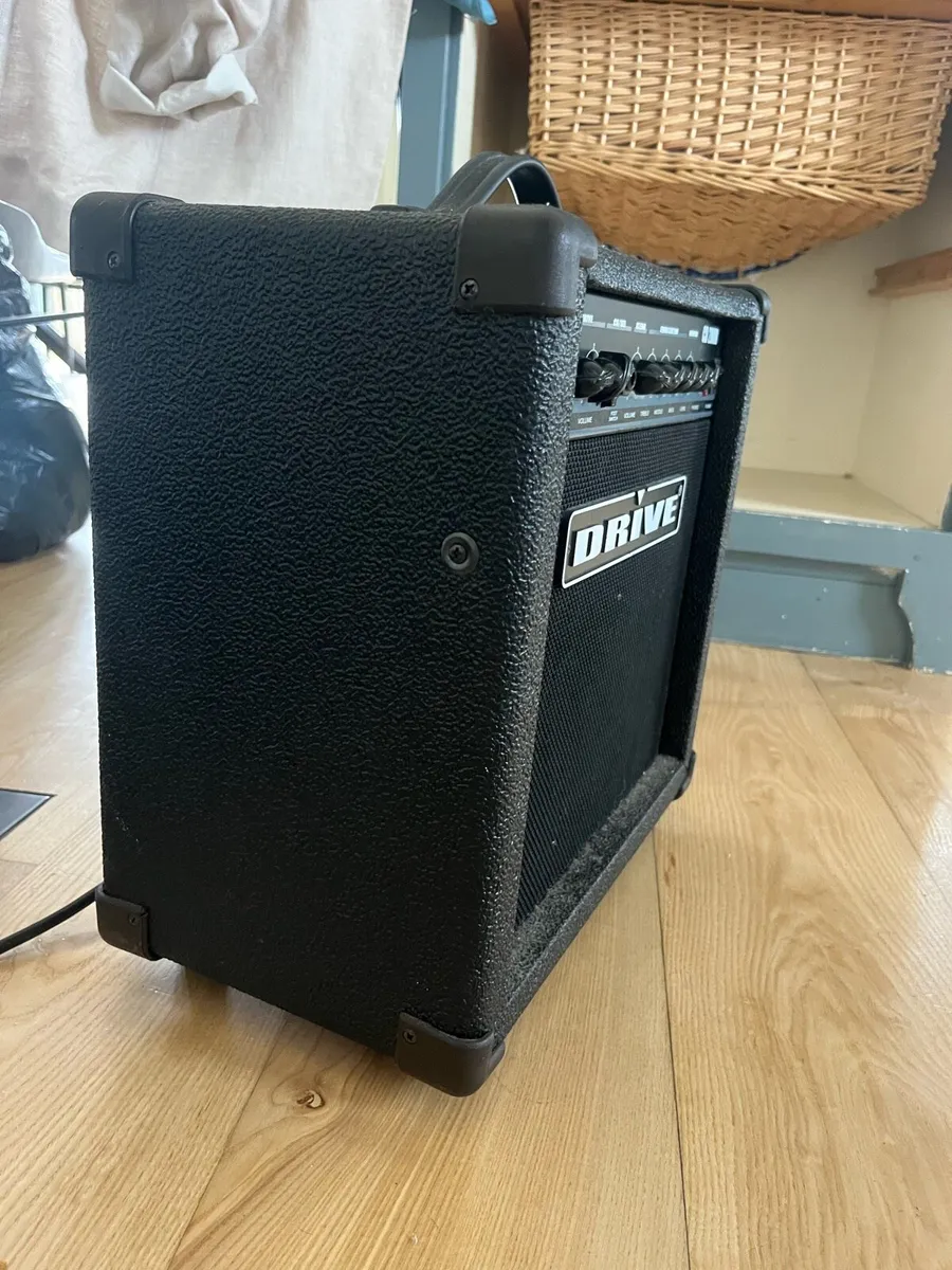 DRIVE portable amplifier , with gutair cable. - Image 3