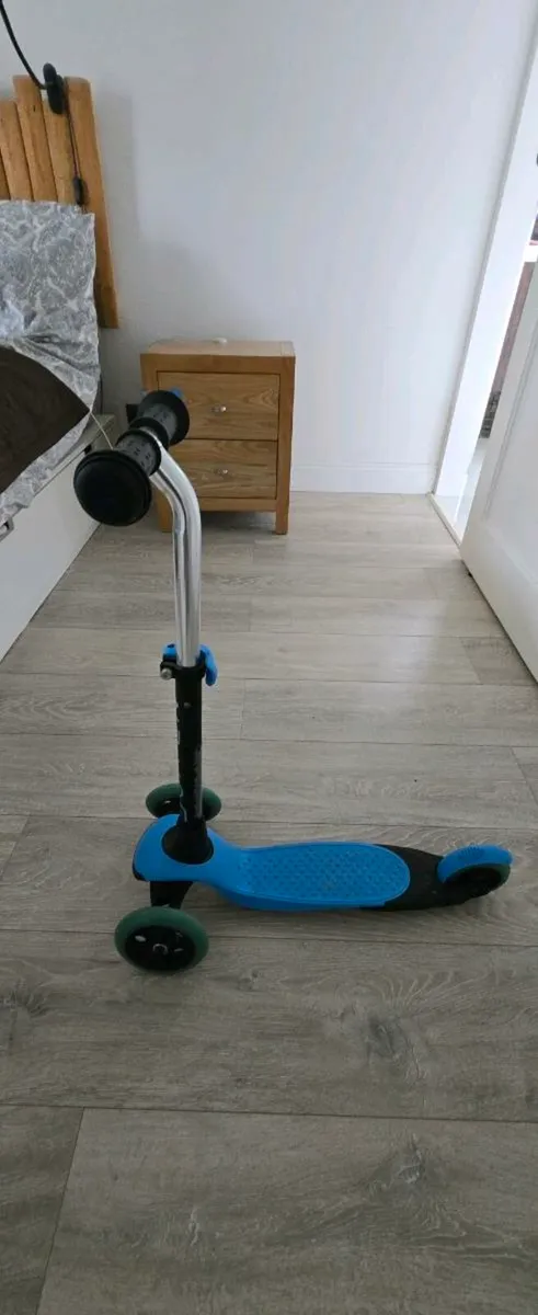 Kids scooter - Image 1