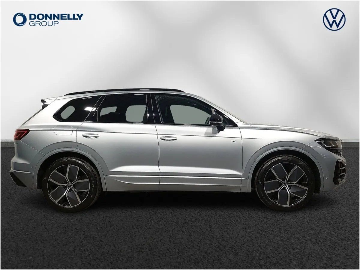 Volkswagen Touareg Diesel Estate Black Edition - Image 4