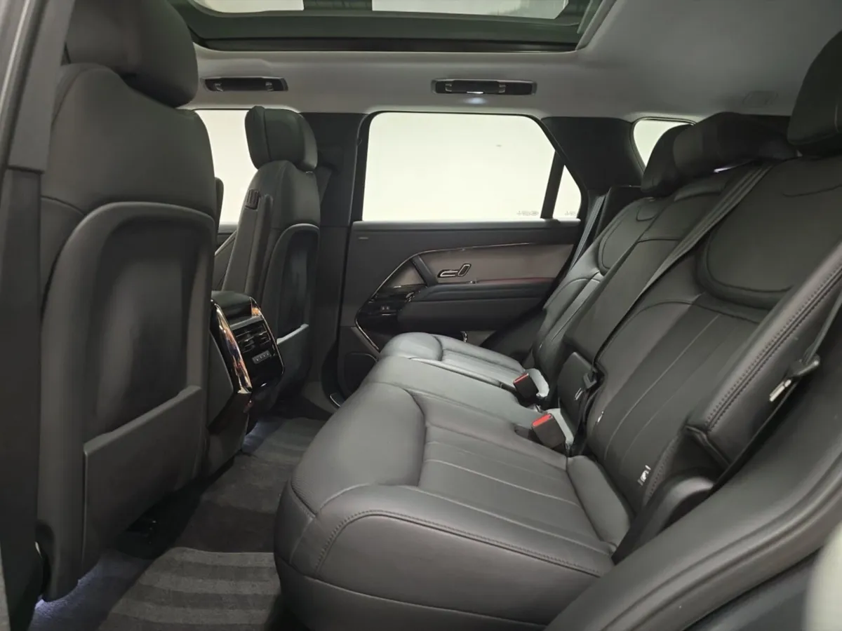Land Rover Range Rover Sport Estate SE - Image 4