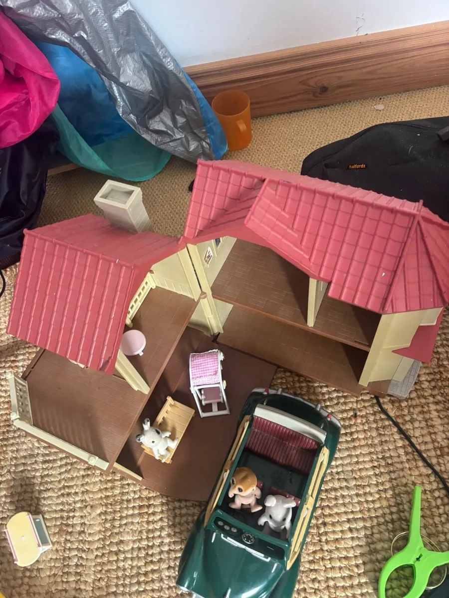 Sylvanian families house and car - Image 1