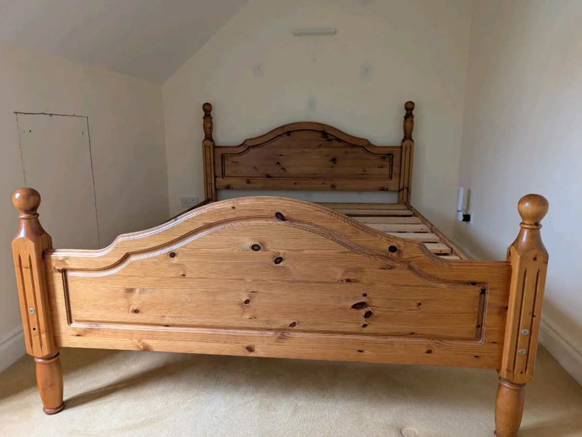 Pine bed - Image 1