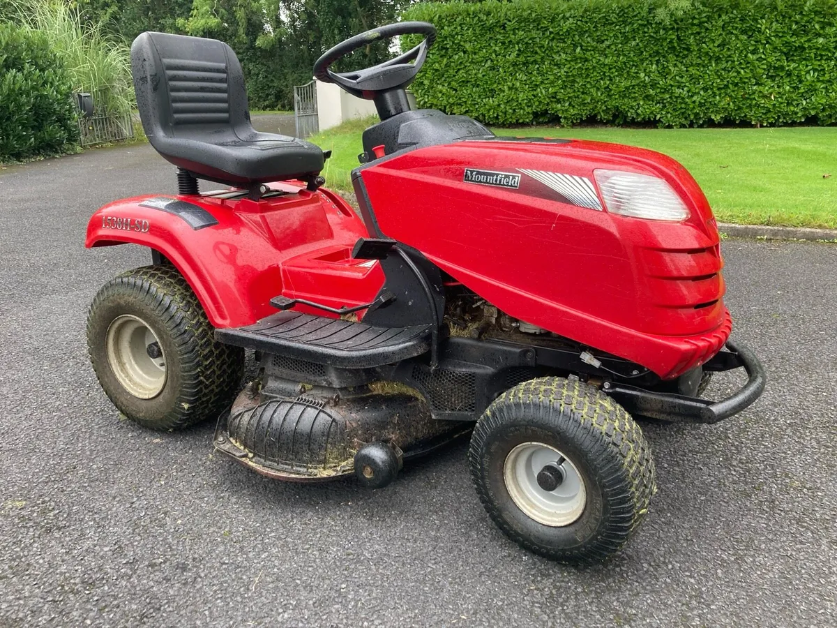Mountfield ride on lawnmower - Image 1