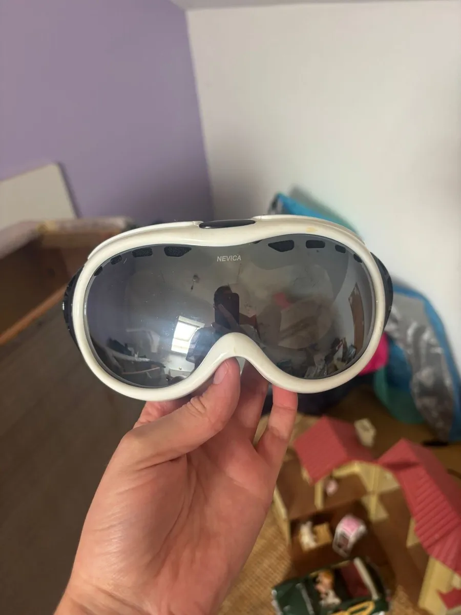 Nevica ski goggles - Image 1