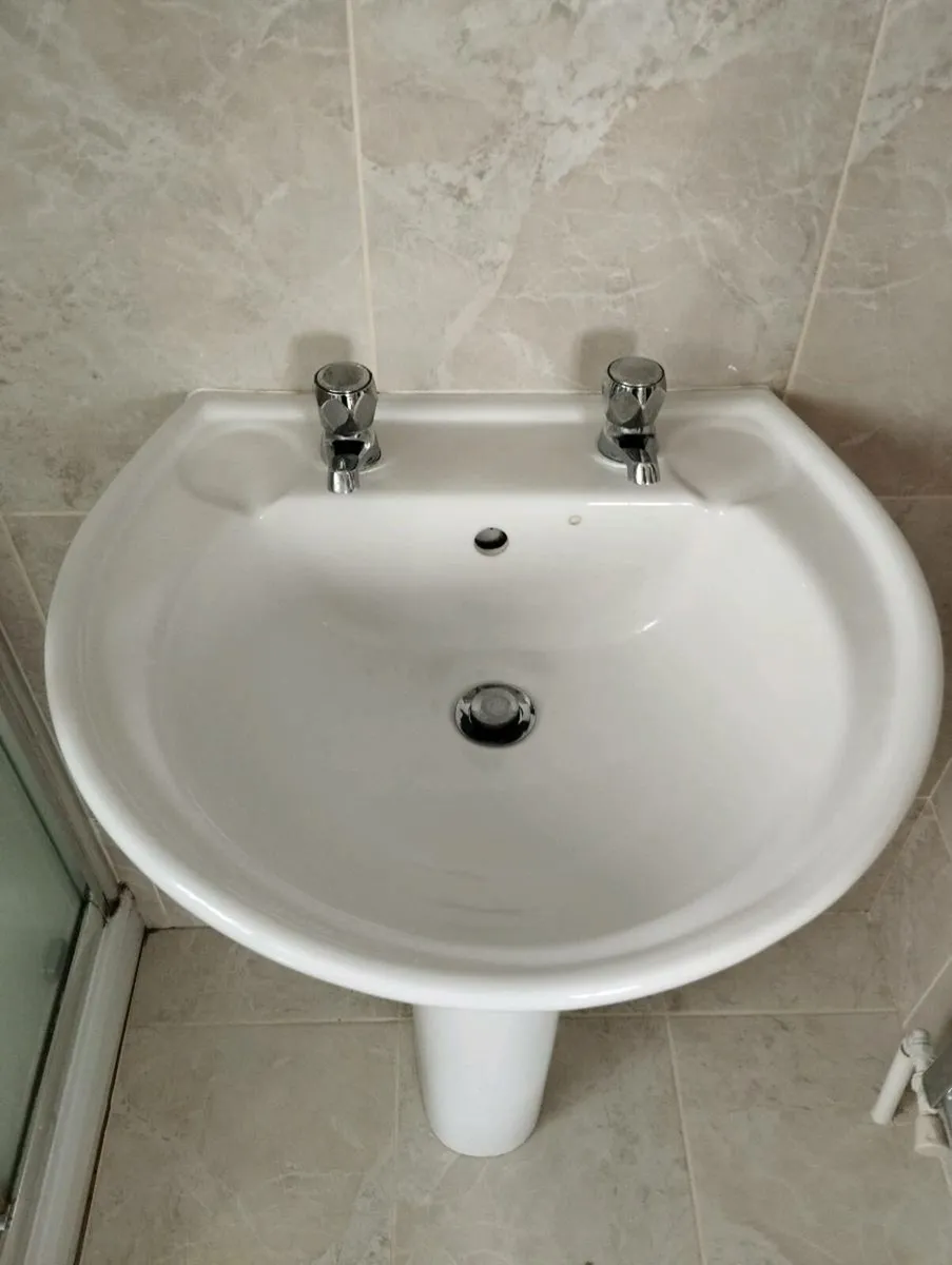 Bathroom sink and pedestal - Image 2