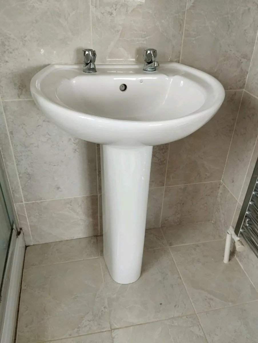Bathroom sink and pedestal - Image 3