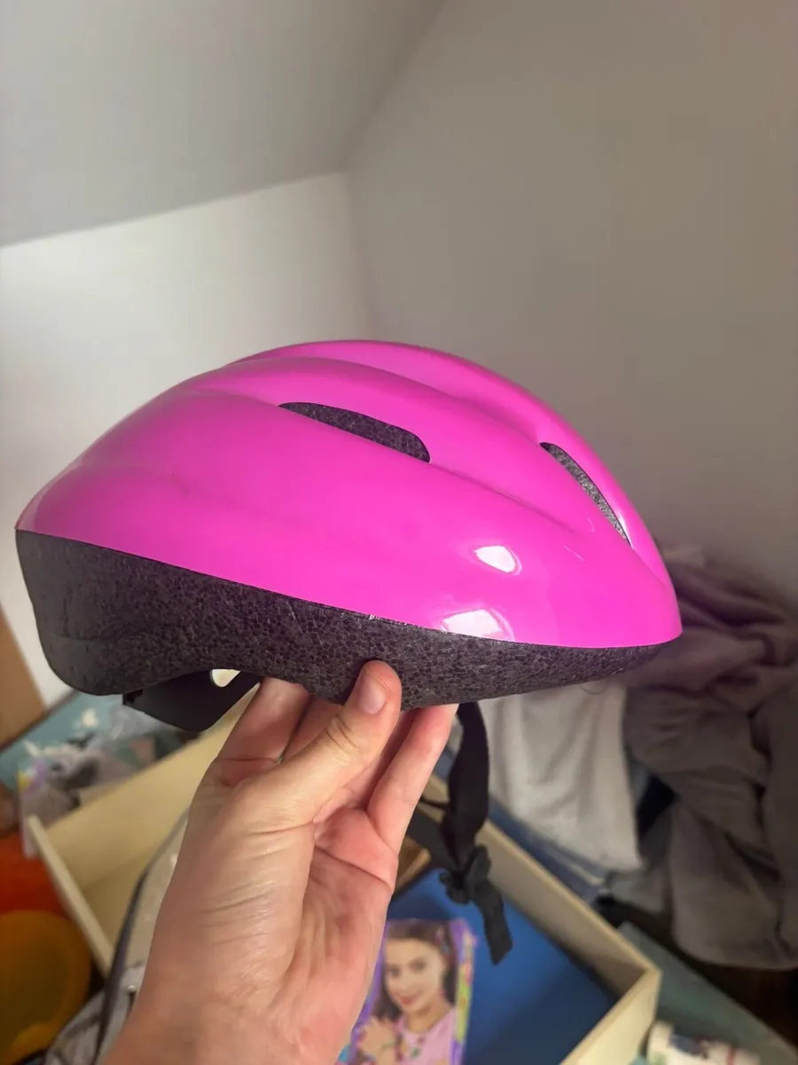Bike helmet. - Image 2