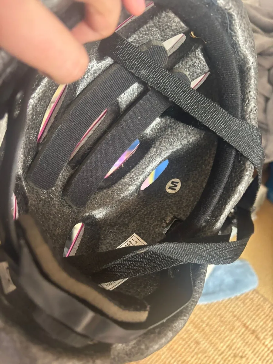Bike helmet. - Image 3