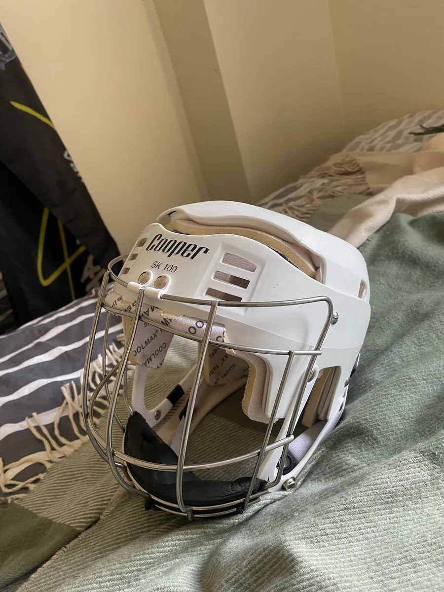 Cooper sk109 hurling helmet - Image 4
