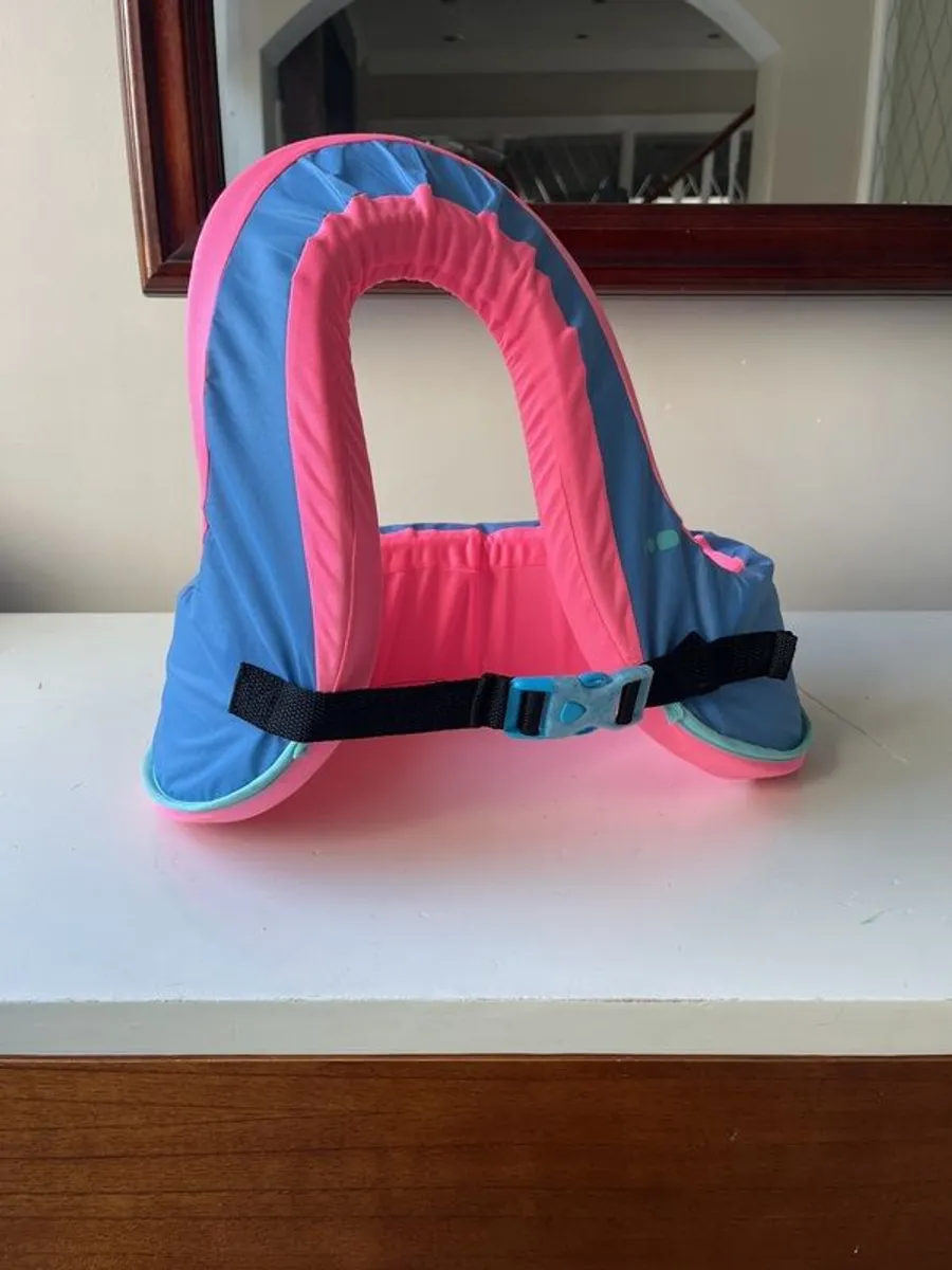 Kid's swim vest / swim aid - Image 1