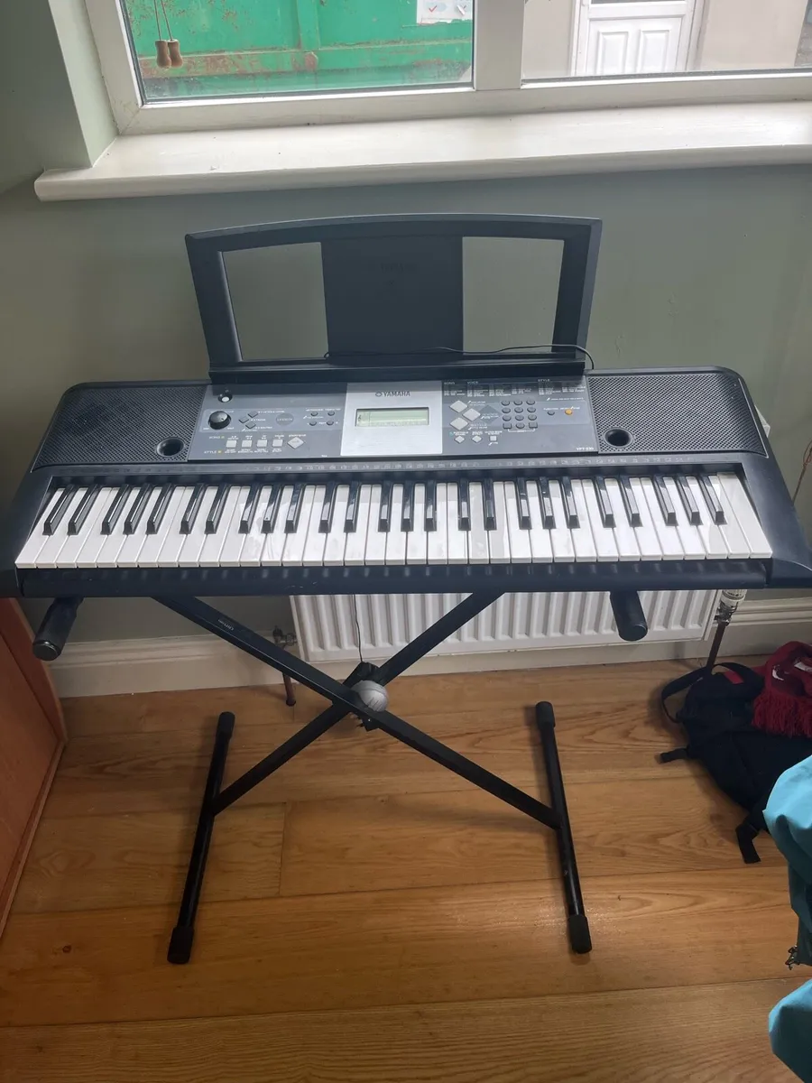 Yamaha keyboard - Image 1