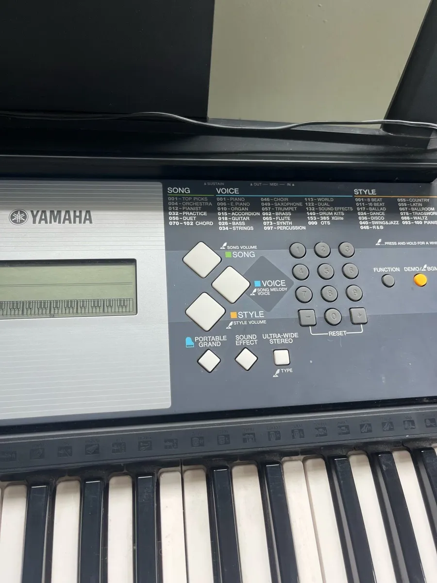 Yamaha keyboard - Image 3