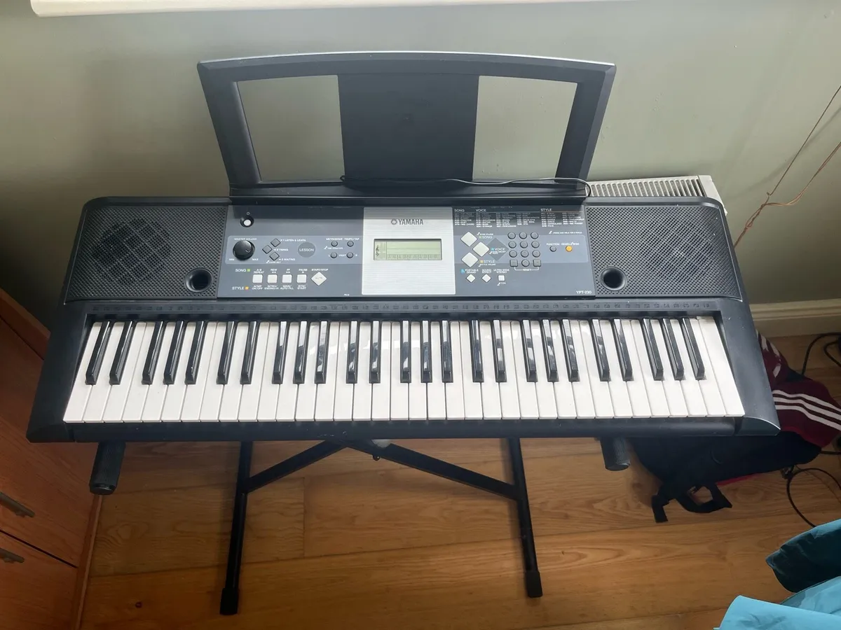 Yamaha keyboard - Image 4