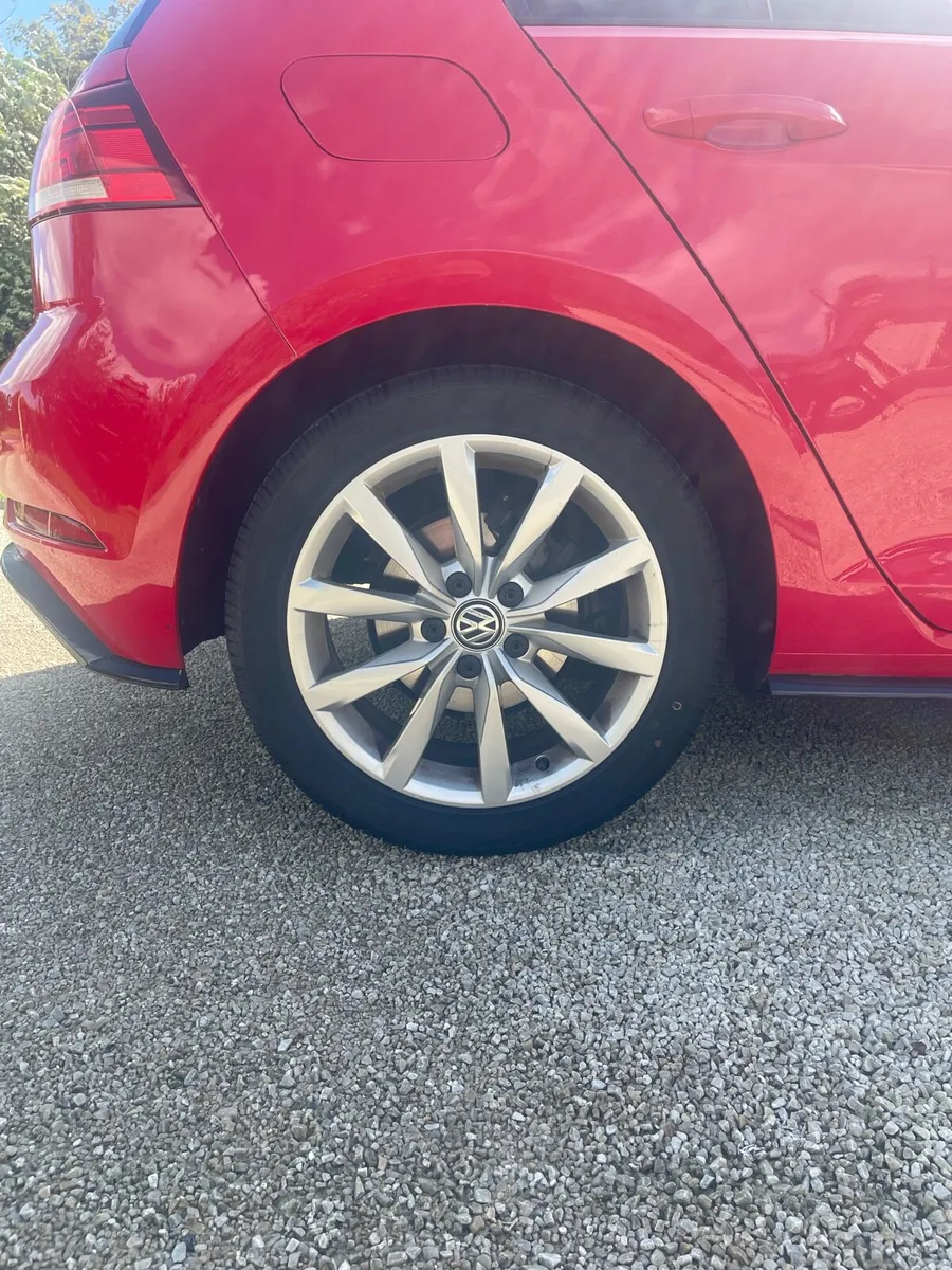 2017 Volkswagen Golf R-Line Highline 1.6TDI - Image 3
