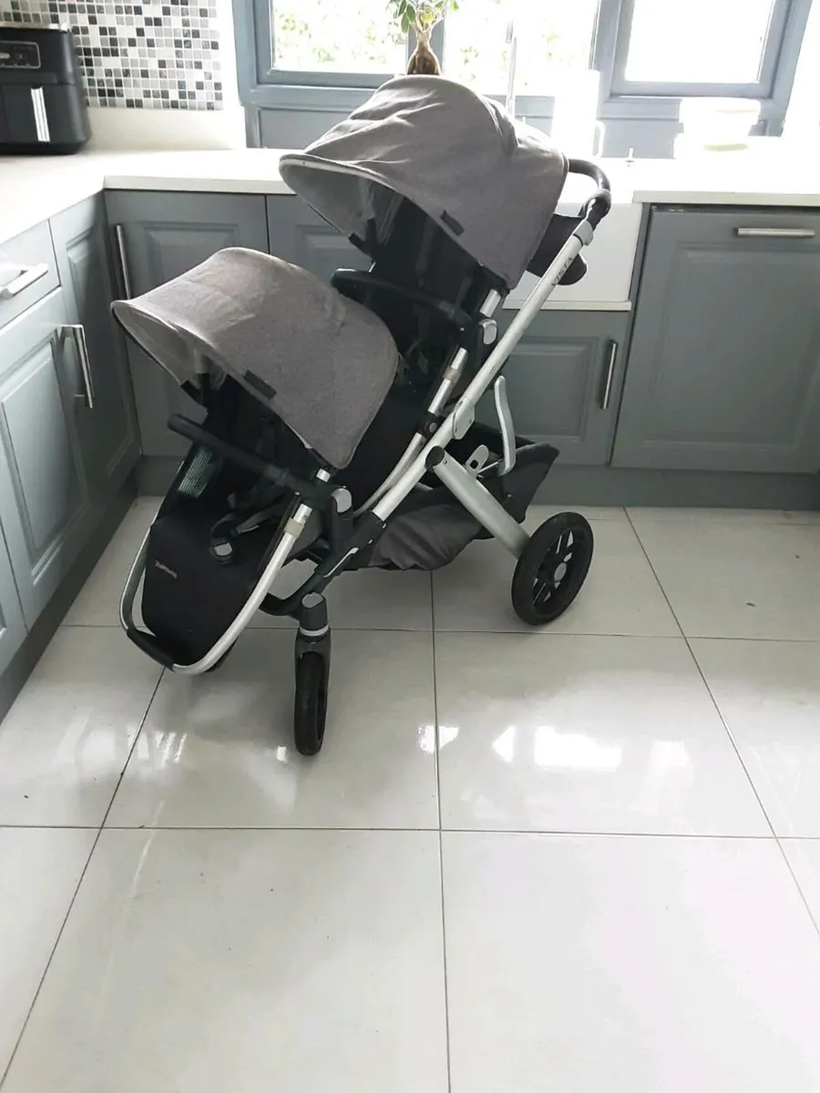 Double buggy and car seats - Image 2