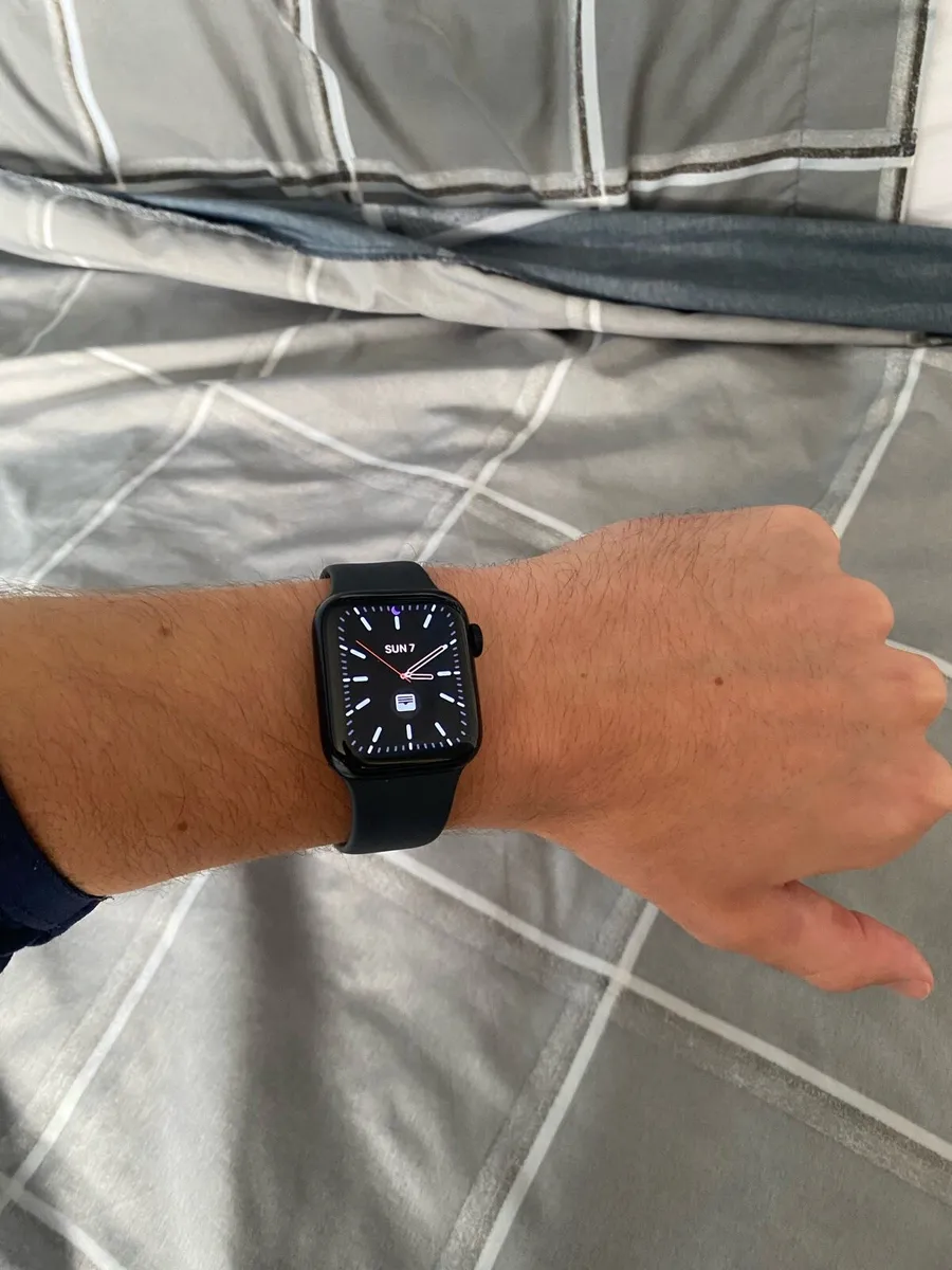 Apple Watch SE 2nd Gen 40mm GPS + Charger & Box - Image 4