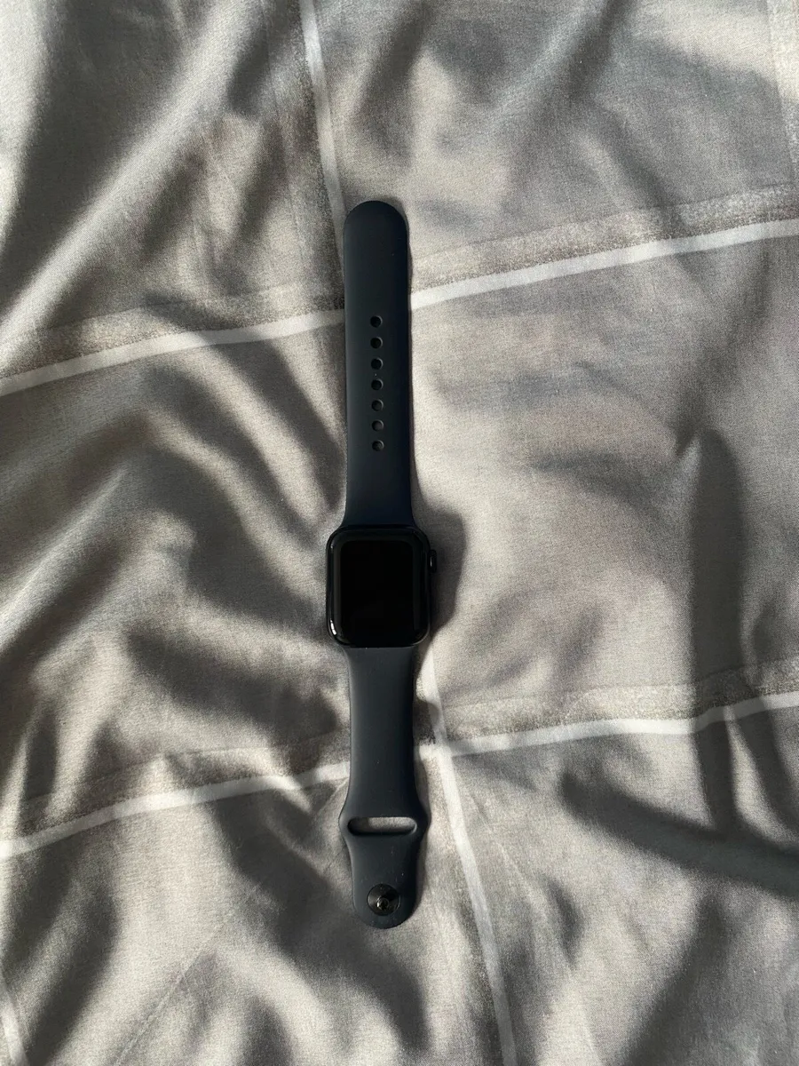 Apple Watch SE 2nd Gen 40mm GPS + Charger & Box - Image 1
