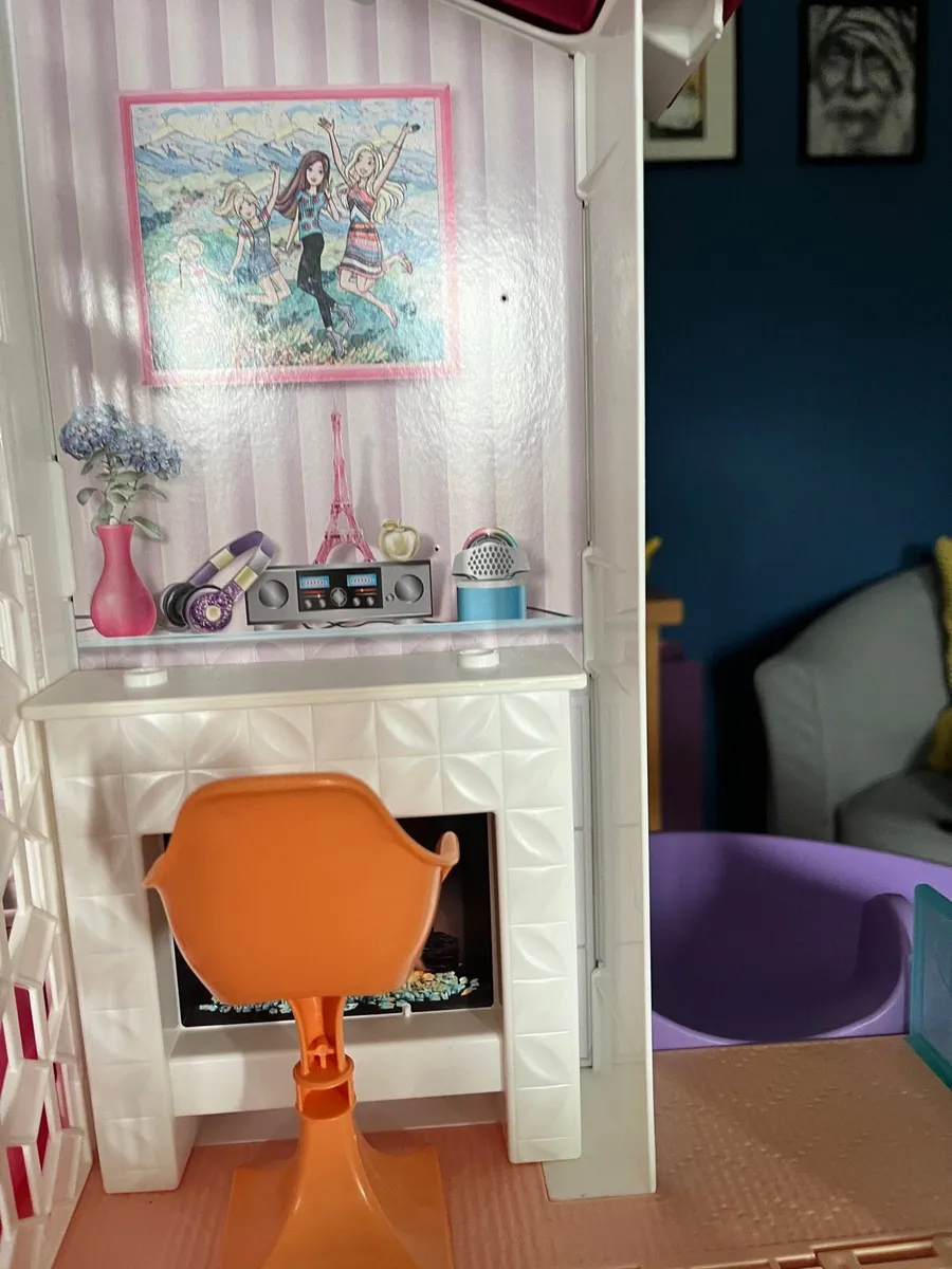 Barbie dream house with car - Image 3