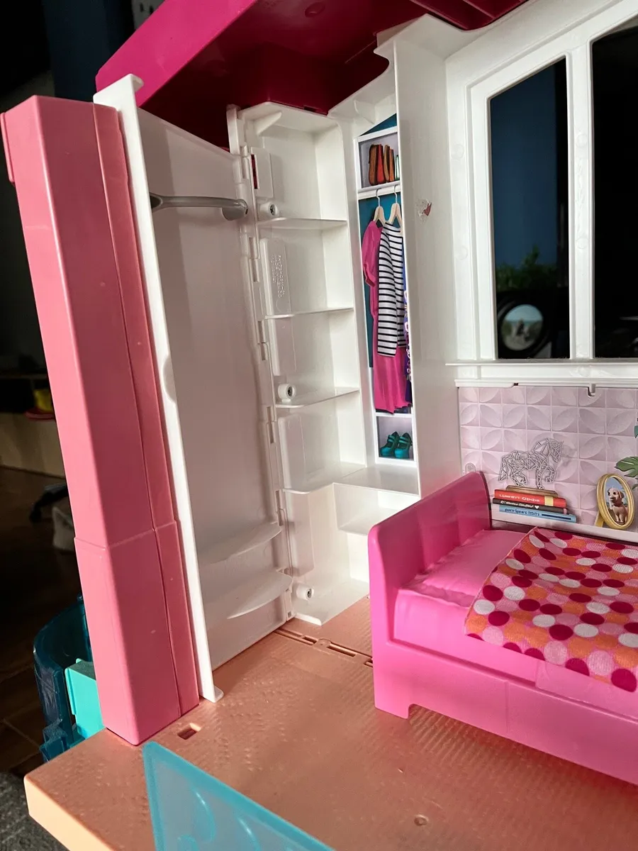 Barbie dream house with car - Image 4