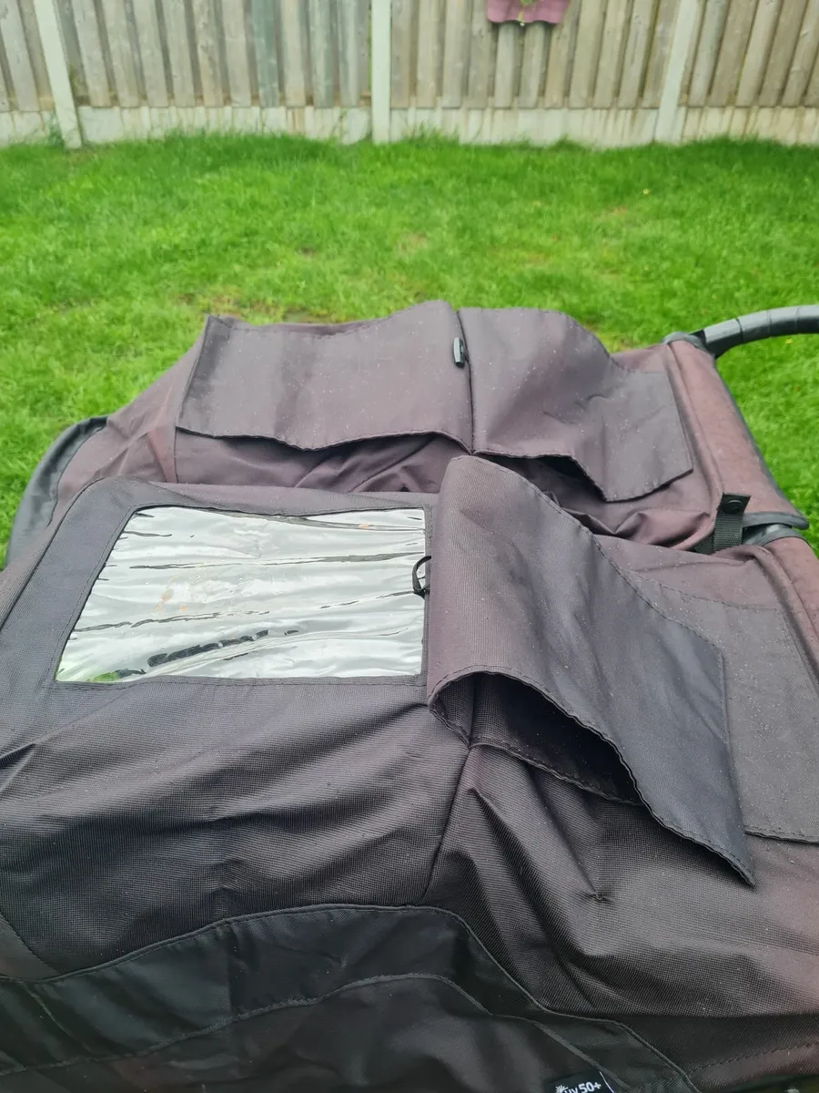 Double Buggy and Carrycot - Image 4